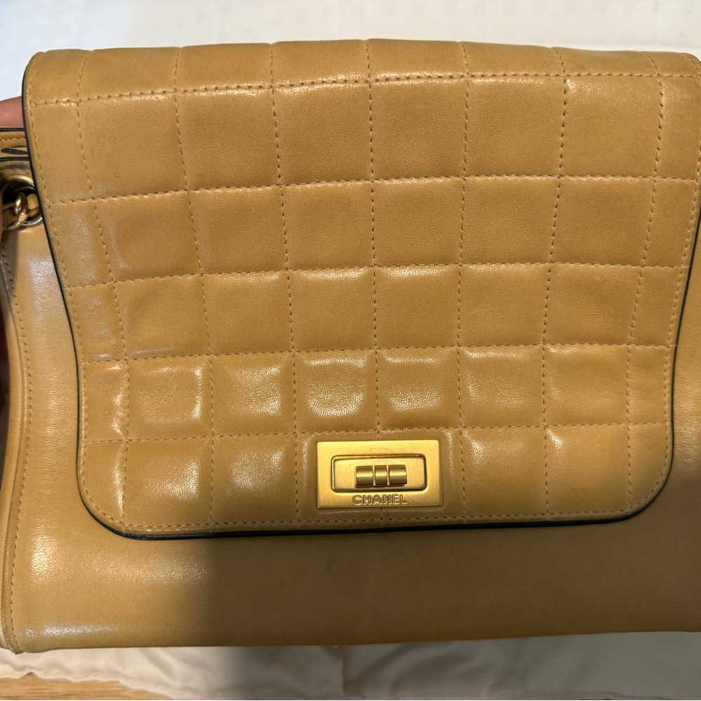 Chanel Tan Quilted Leather shoulder bag with Gold Accents